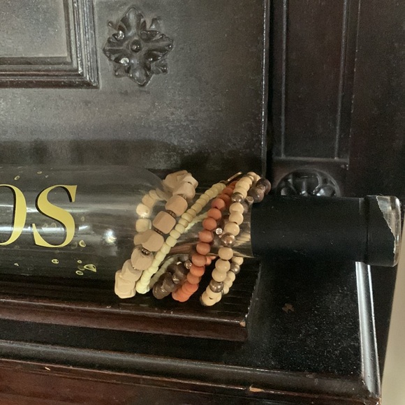 Fun Light-weight Bracelet set - Picture 3 of 6